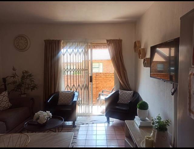2 BEDROOM TOWNHOUSE FOR SALE IN SUIDEROORD
